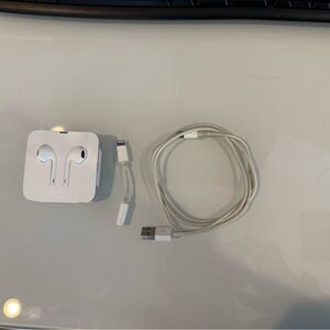 iPhone lightning bundle: new wired earbuds, headphone jack converter, and cable